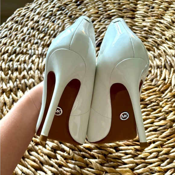 Michael KORS white heels - Picture 3 of 3